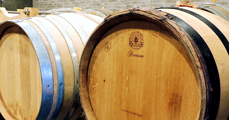 Vinification en f&ucirc;t de ch&ecirc;ne d'une cuv&eacute;e prestige &eacute;labor&eacute;e par le Champagne Marie-Liesse Boquet &agrave; Vrigny